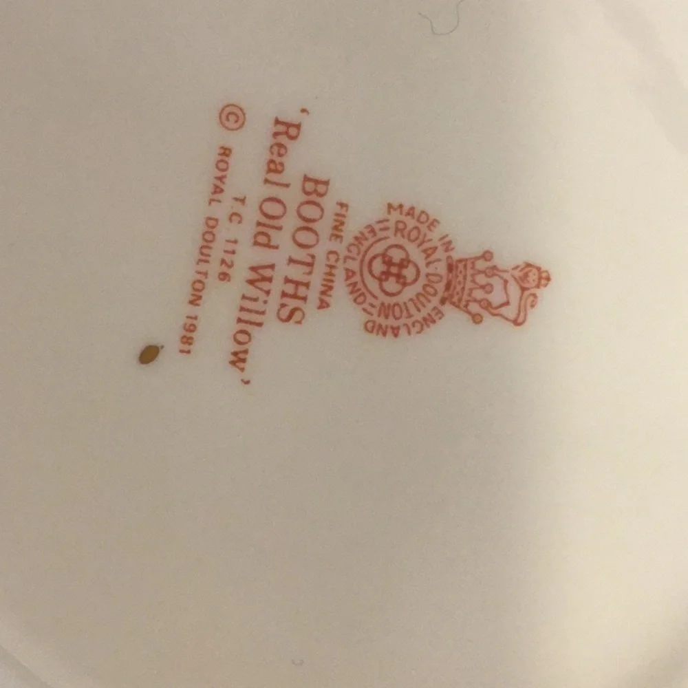 ROYAL DOULTON 1981 RED BOOTHS REAL OLD‎ WILLOW TC 1126 MADE IN ENGLAND